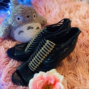 Vince Camuto Black and Gold Heels